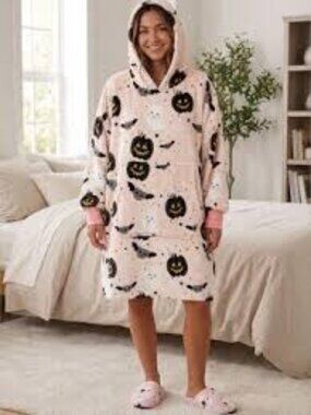 NWT Cupcakes & Cashmere Oversized Halloween Robe and Slipper Set